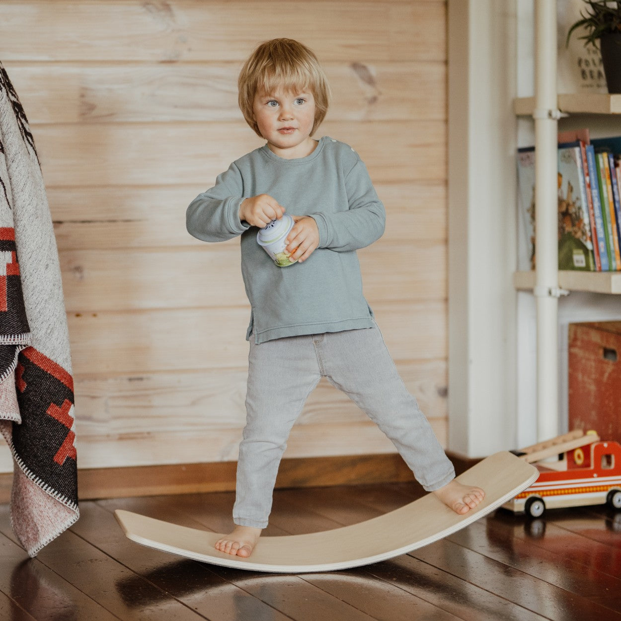 leg&go balance board i trä för barn och vuxna – kreativ balanslek