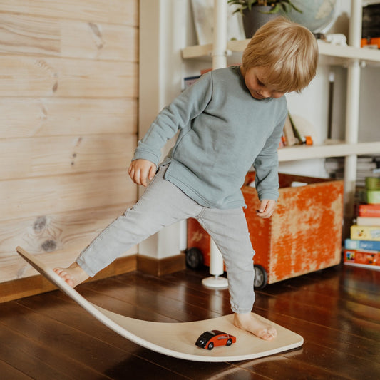 leg&go balance board i trä för barn och vuxna – kreativ balanslek