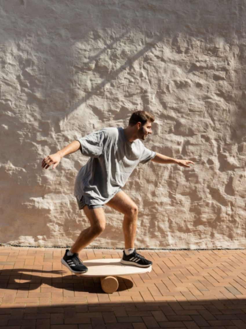 leg&go balansbräda med roller används för lekfull balansträning Rund sidologga 